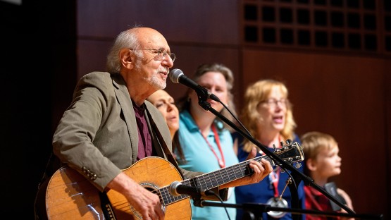 Beloved Folk Legend Peter Yarrow of Peter, Paul and Mary Passes Away at 86