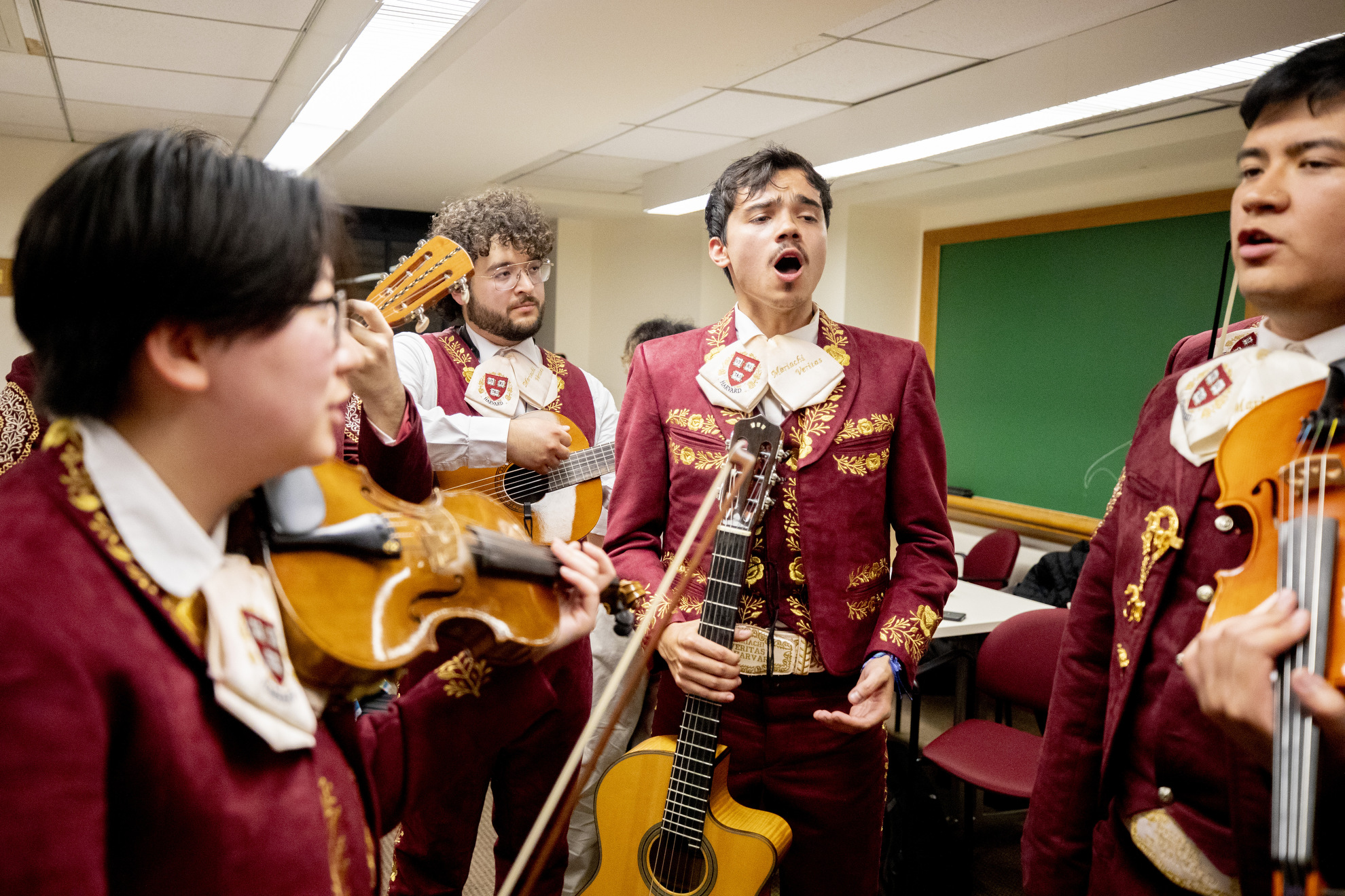 Sebastian Feune (center right) rehearses with other members of Mariachi Véritas i