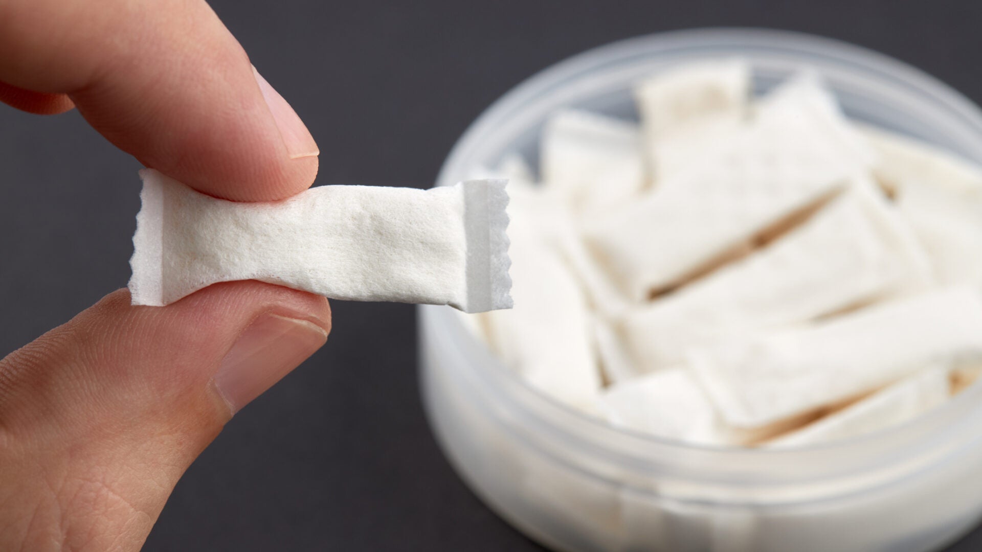 Surge in Nicotine Pouch Popularity Among American Teenagers