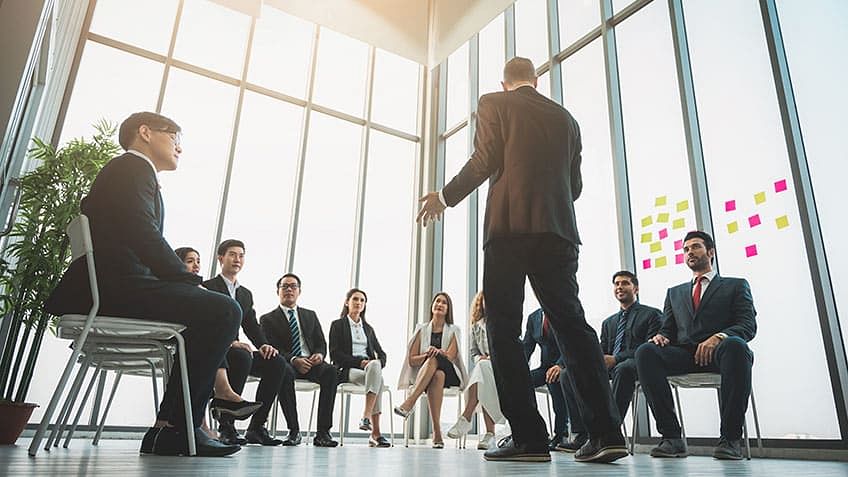 Mastering Team Management: 50+ Innovative Tips and Strategies for 2025