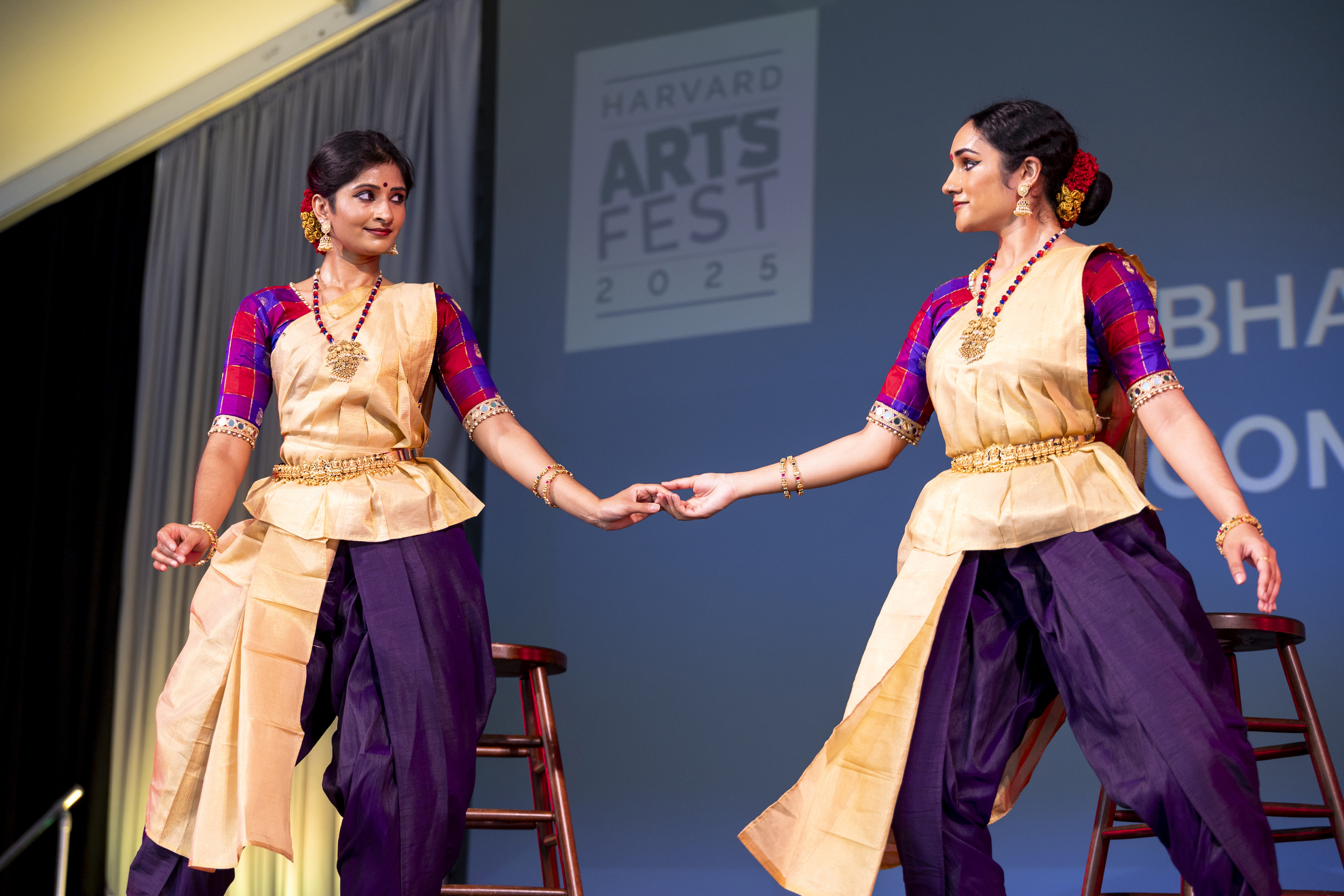Shriya Srinivasan (left), SEAS Faculty, and Shriya Srinivas from the Anubhava Dance Company perform in the Science Center Plaza.