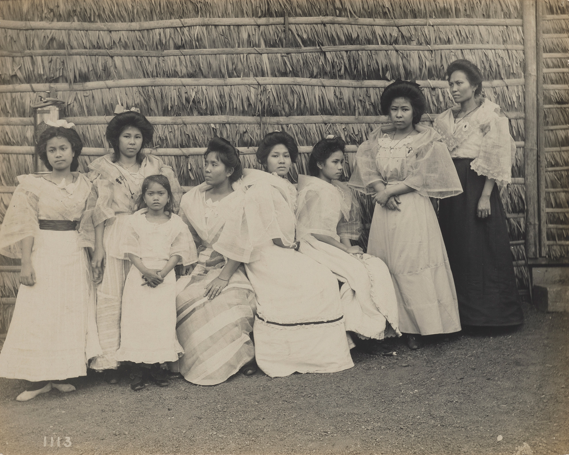 A monochrome photograph of women and children at the 1904 St. Louis World's Fair