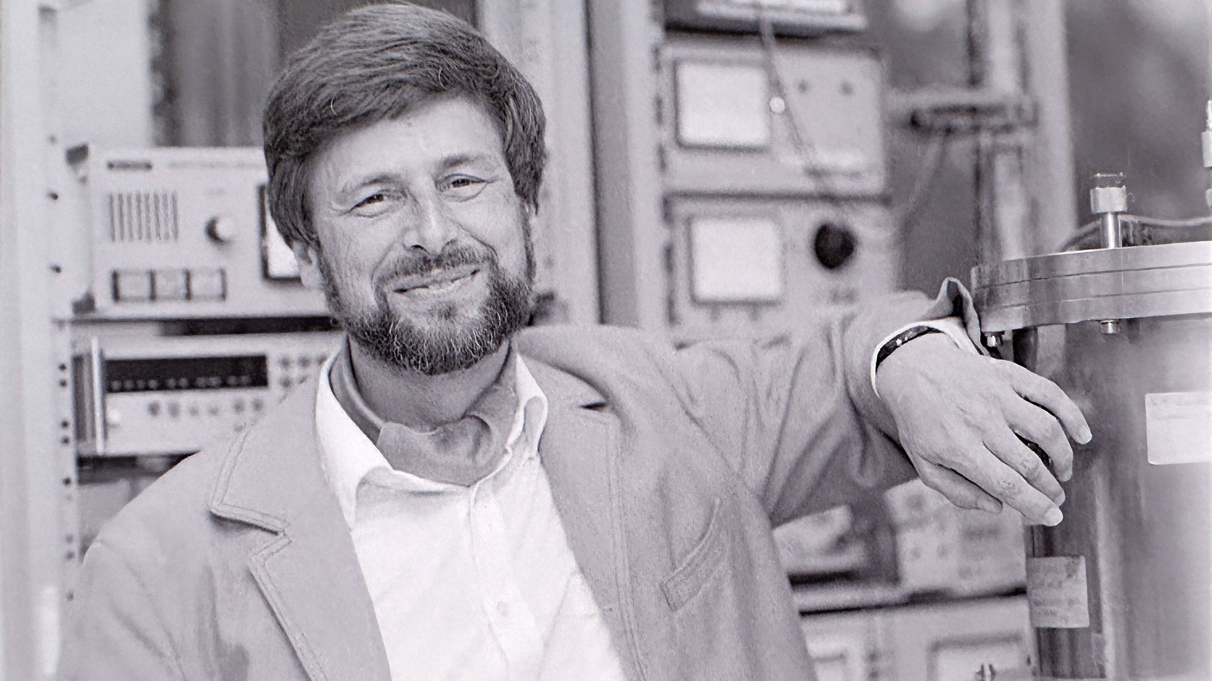 Remembering Gerd Bergmann: The Physicist Who Illuminated Electron Waves at Age 86