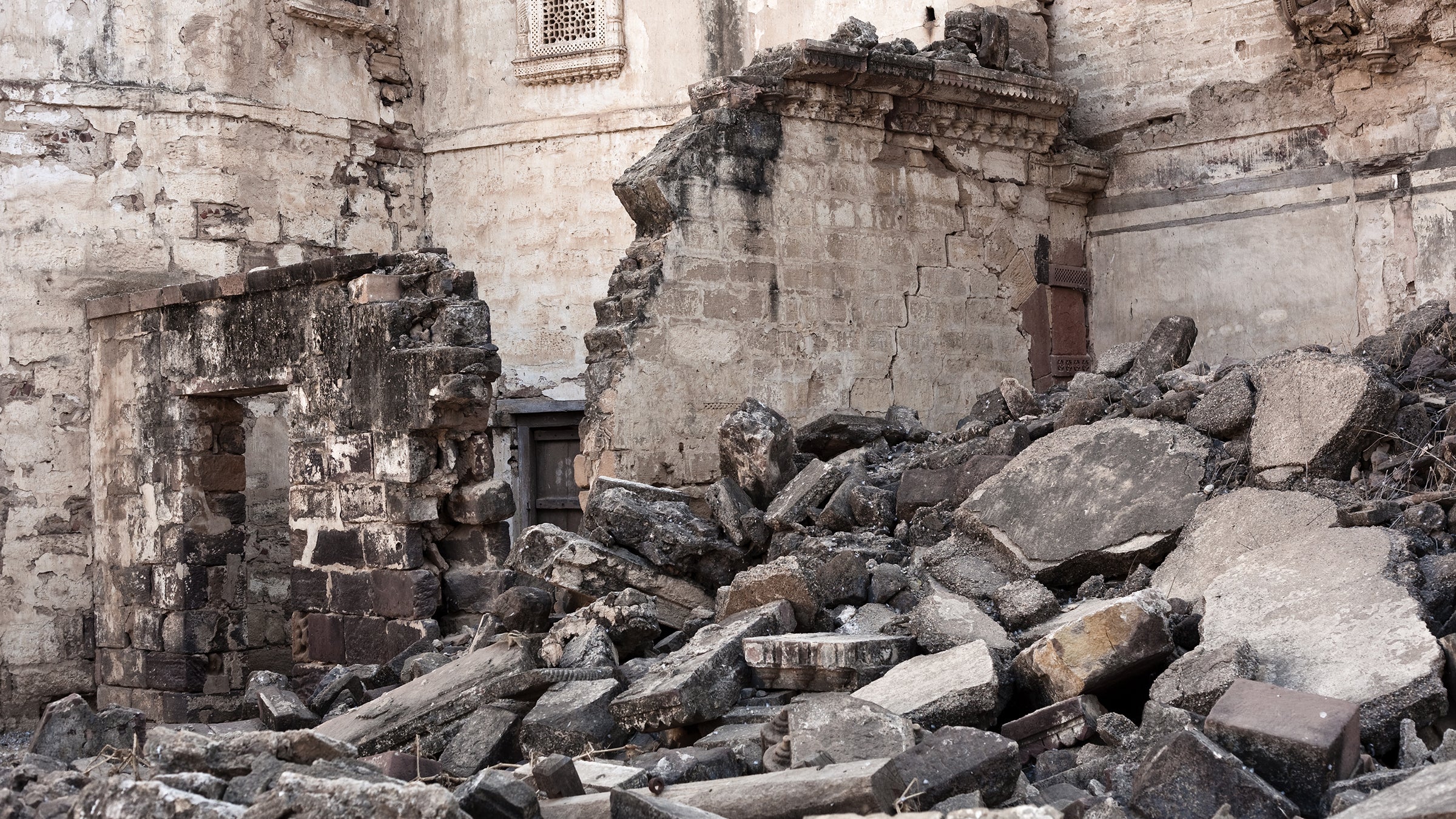 lighting-a-new-way-to-predict-earthquakes