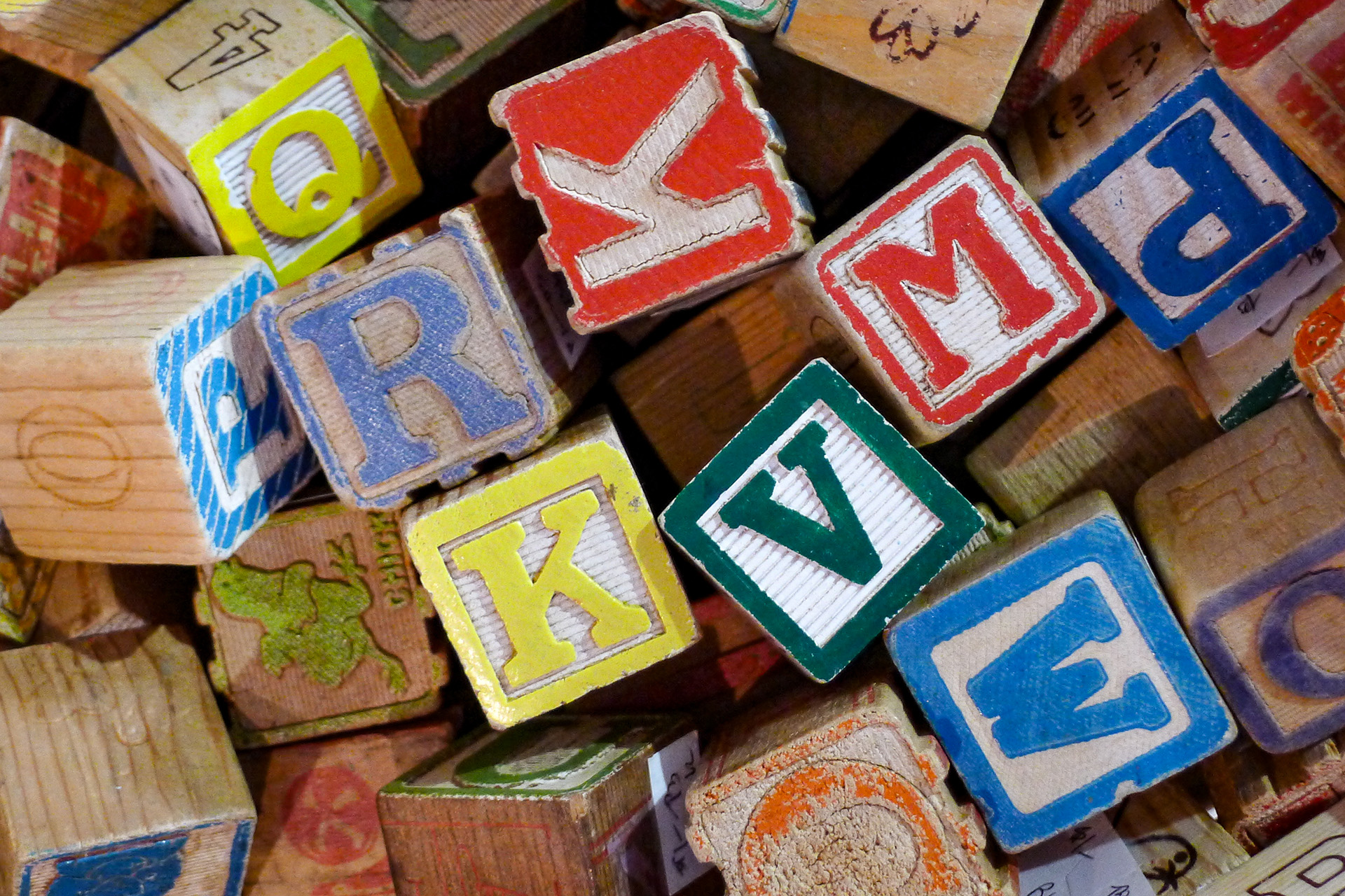Early Signs of Reading Proficiency and Challenges Uncovered