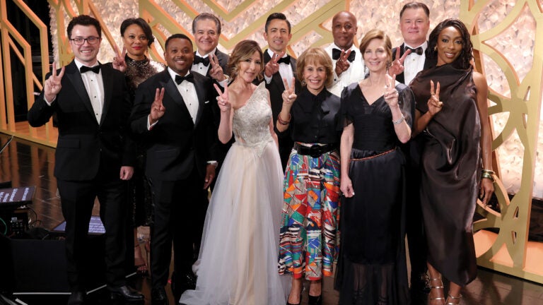 Continuing the fight at the USCAA Alumni Awards Gala in April: (front, from left) Tim Ellis ’12, MS ’13, Daniel Prince ’00, MA ’02, Linda Mirdamadi MD ’94, USC President Carol Folt, Shelly Nemirovsky ’85, Ego Nwodim ’10; (back, from left) USC Associate Senior Vice President of Alumni Relations Erika Jordan ’18, Tony Alamo MD ’91, host Tony Cabrera ’06, Simeon Stewart ’92, MBA ’17, and Wilbur H. Smith III MRED ’99. (Photo/Greg Grudt)