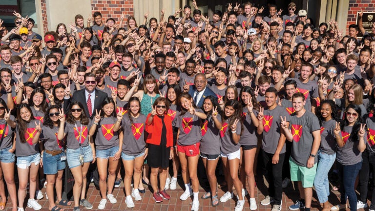 President Carol Folt poses for a group photograph with McCarthy Honors Residential College students during move-in day in 2019. (Photo/Gus Ruelas)