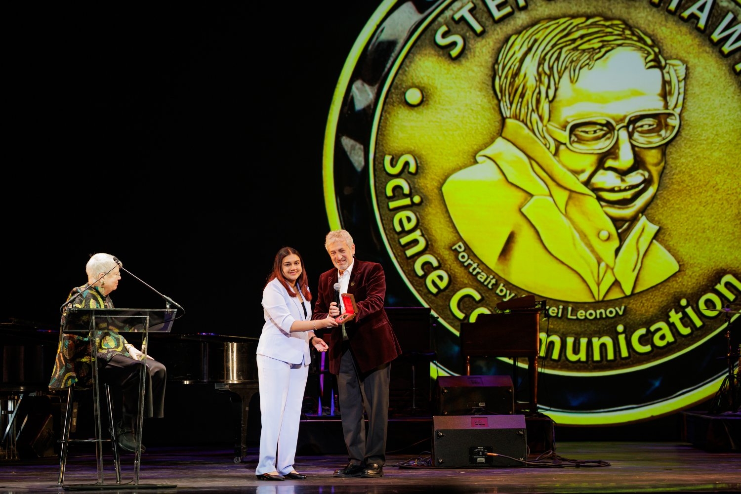 mit-student-wins-first-ever-stephen-hawking-junior-medal-for-science-communication
