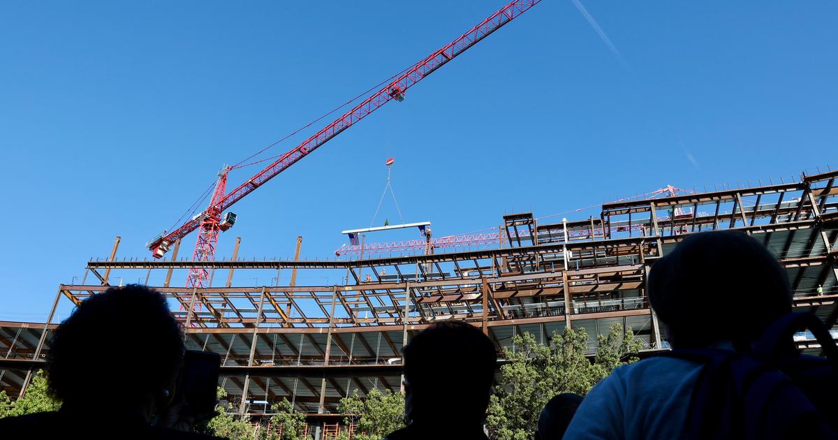 uk-hosts-ceremonial-‘topping-out’-of-new-rankin-health-education-building