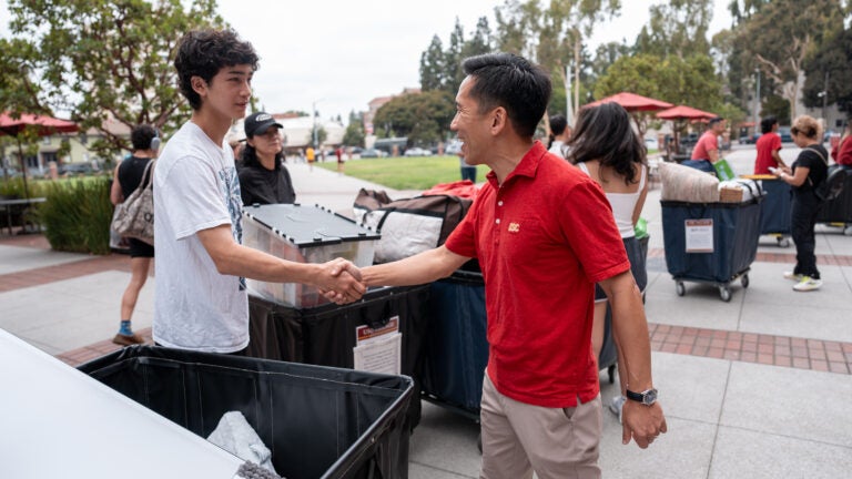 USC fall move-ins: Beong-Soo Kim greets Trojan