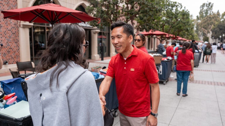 USC fall move-ins: Beong-Soo Kim offers a greeting