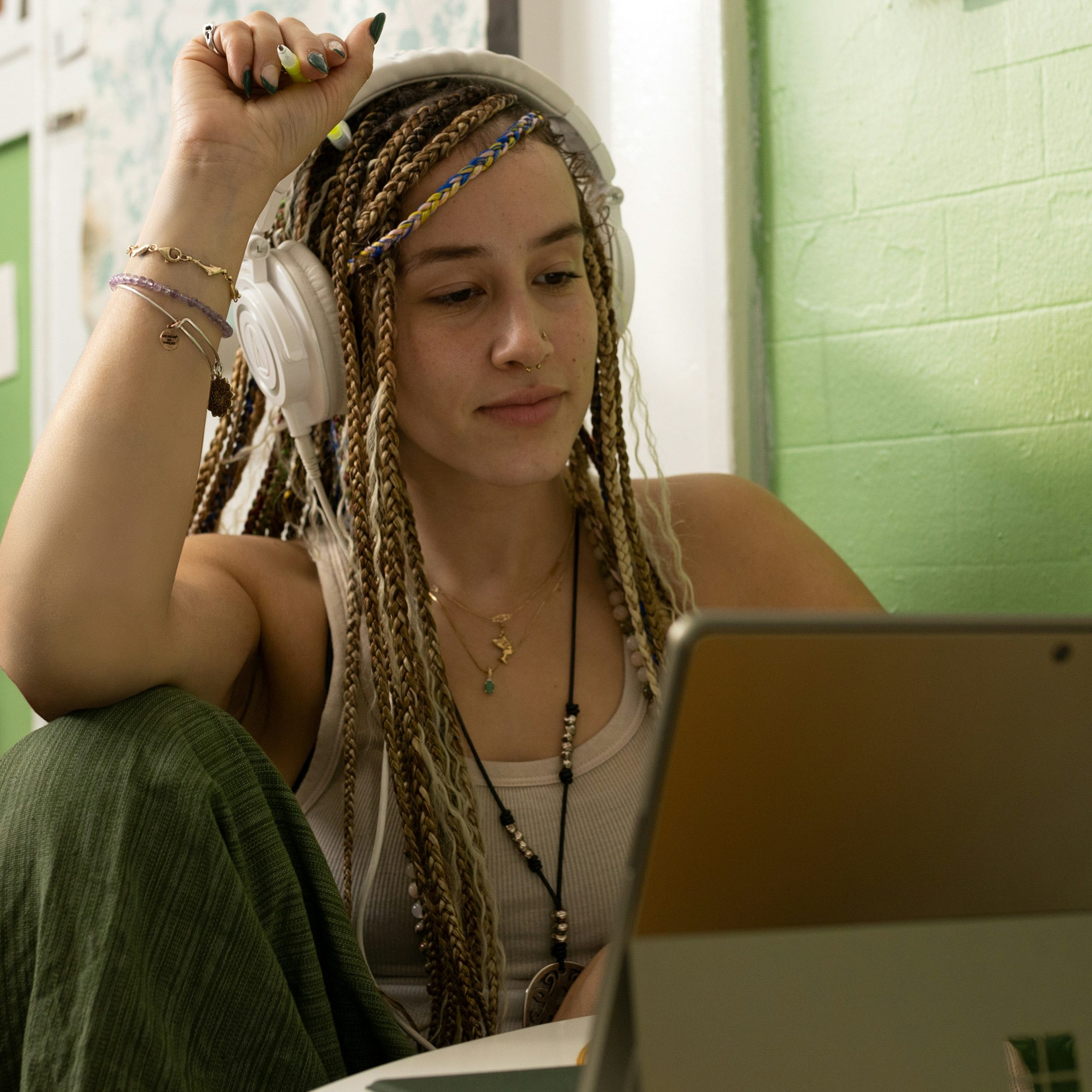 msu-study:-screen-time-aids-learning,-but-gender-gaps-remain