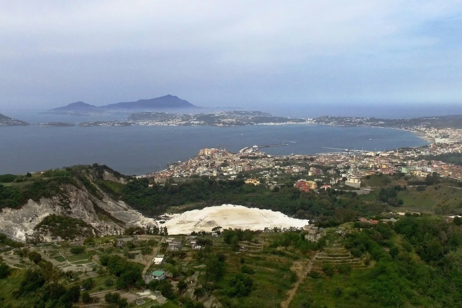 ai-reveals-hidden-earthquake-swarms-in-italy’s-campi-flegrei