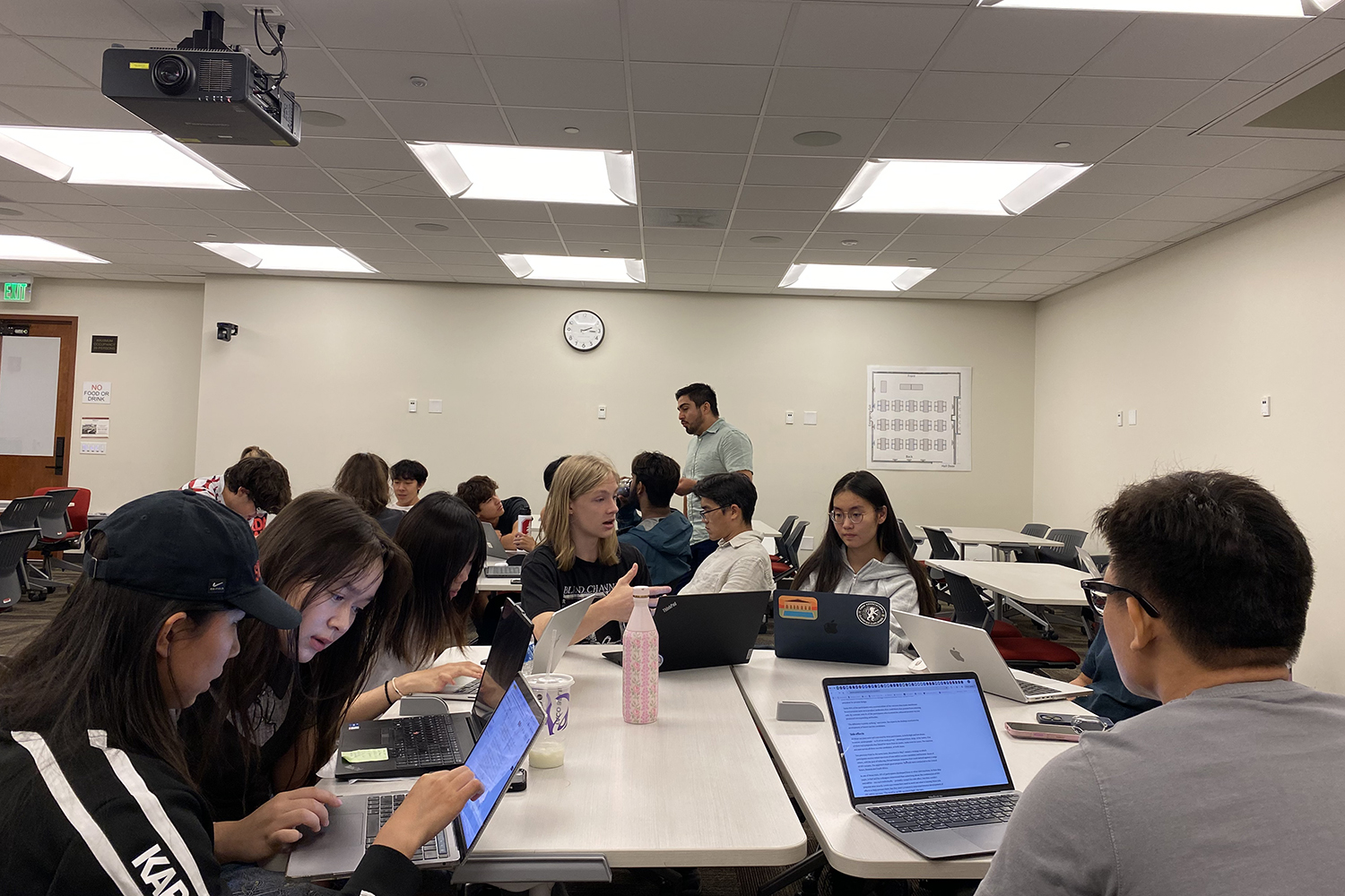 biology-students-explore-hot-button-science-topics-in-the-news