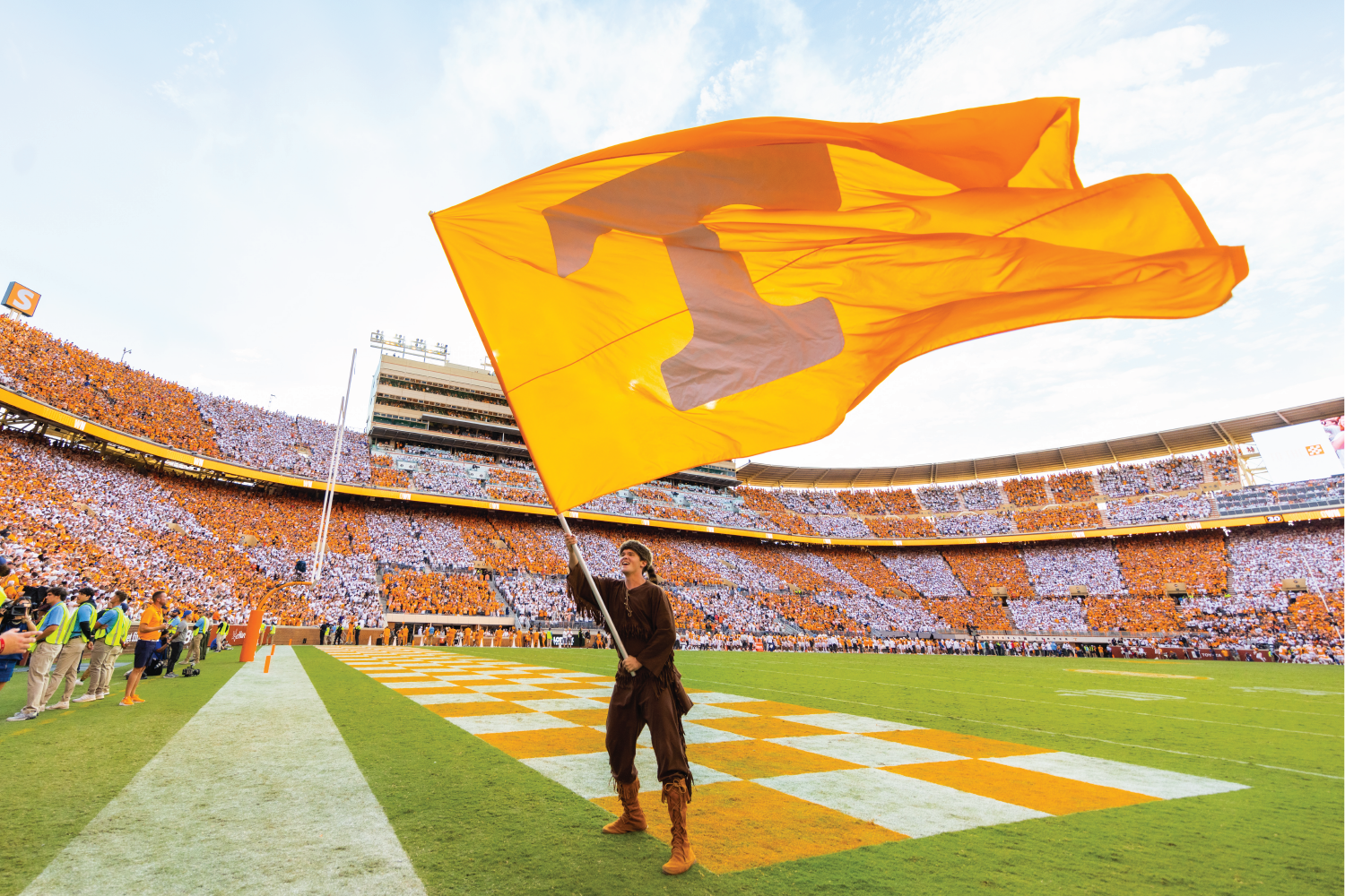 “Checker Neyland: A Thrilling College GameDay Experience as UT Takes on Georgia in SEC Showdown”