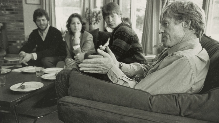 A Captivating Glimpse of Robert Redford’s Charismatic Smile