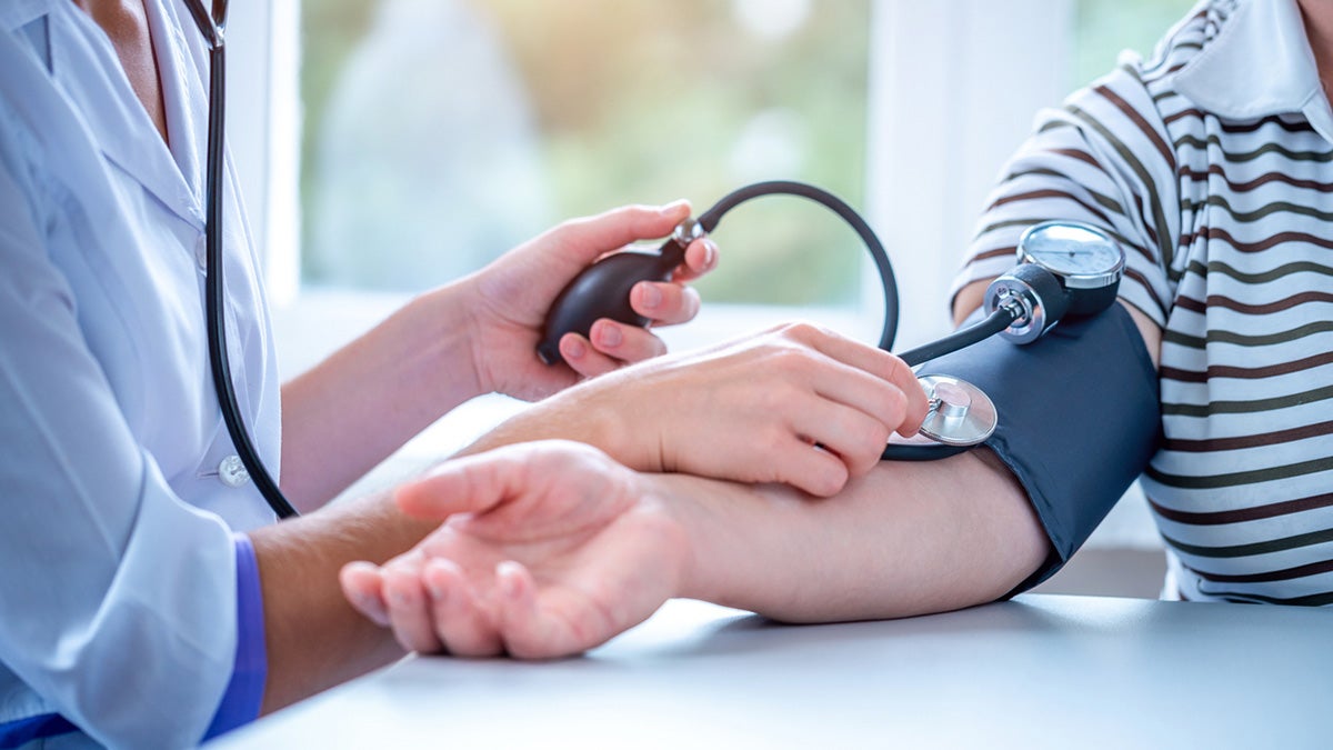 Swift Blood Pressure Changes May Signal Early Brain Decline in Seniors