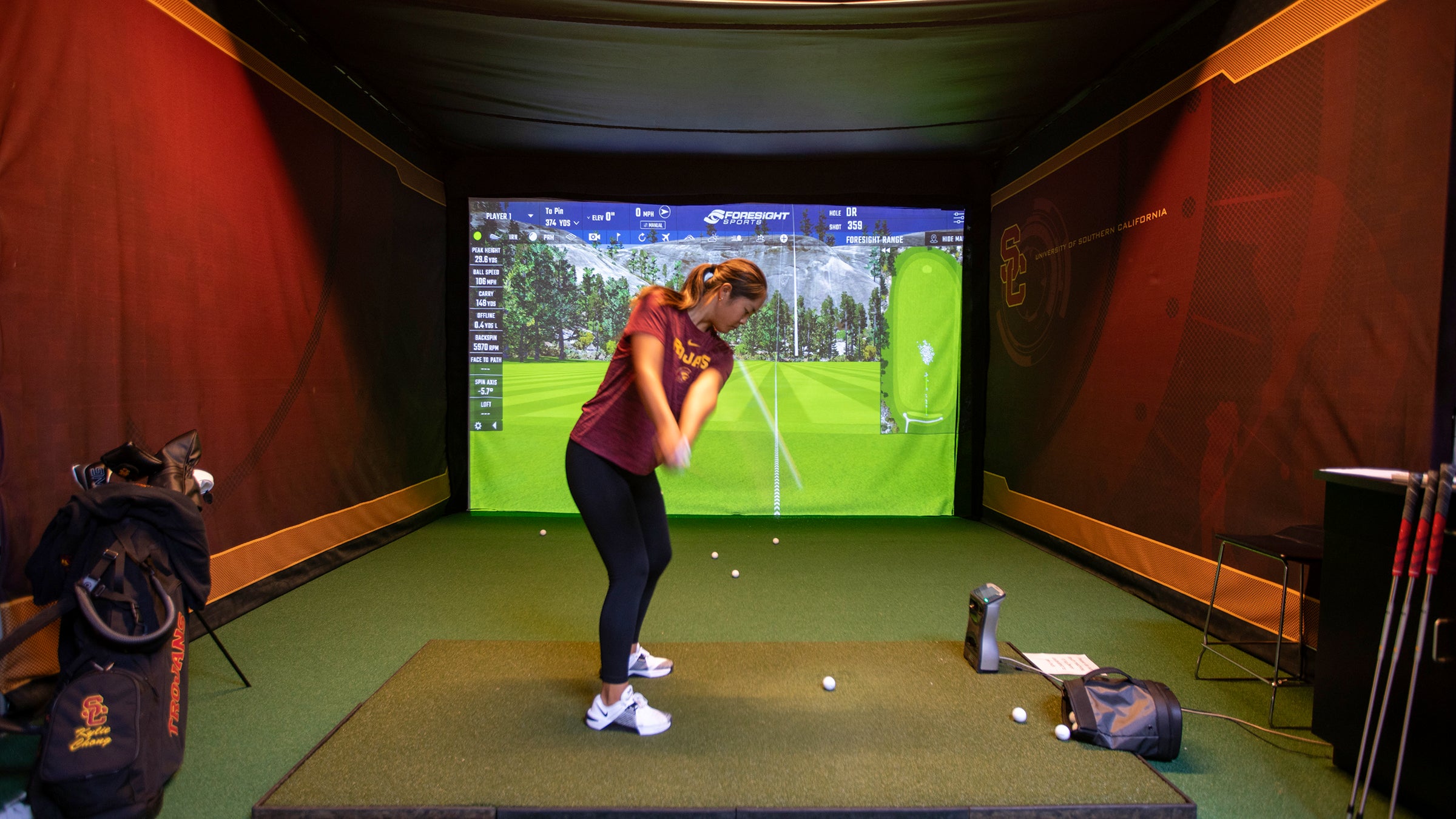 High-tech golf: Playing on a simulator